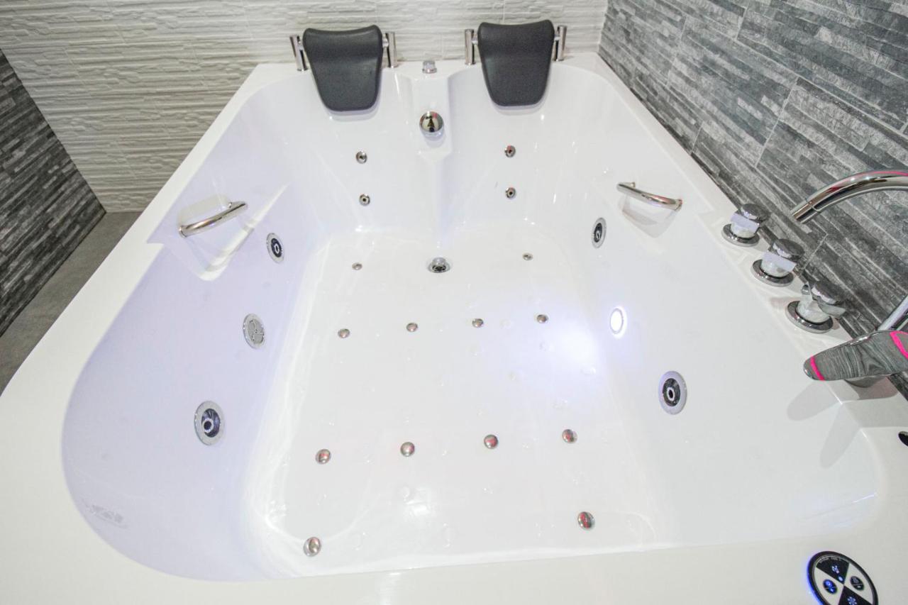 Royal Playa Suite And Apartament -Private Parking- Self Chek Out คาตาเนีย ภายนอก รูปภาพ