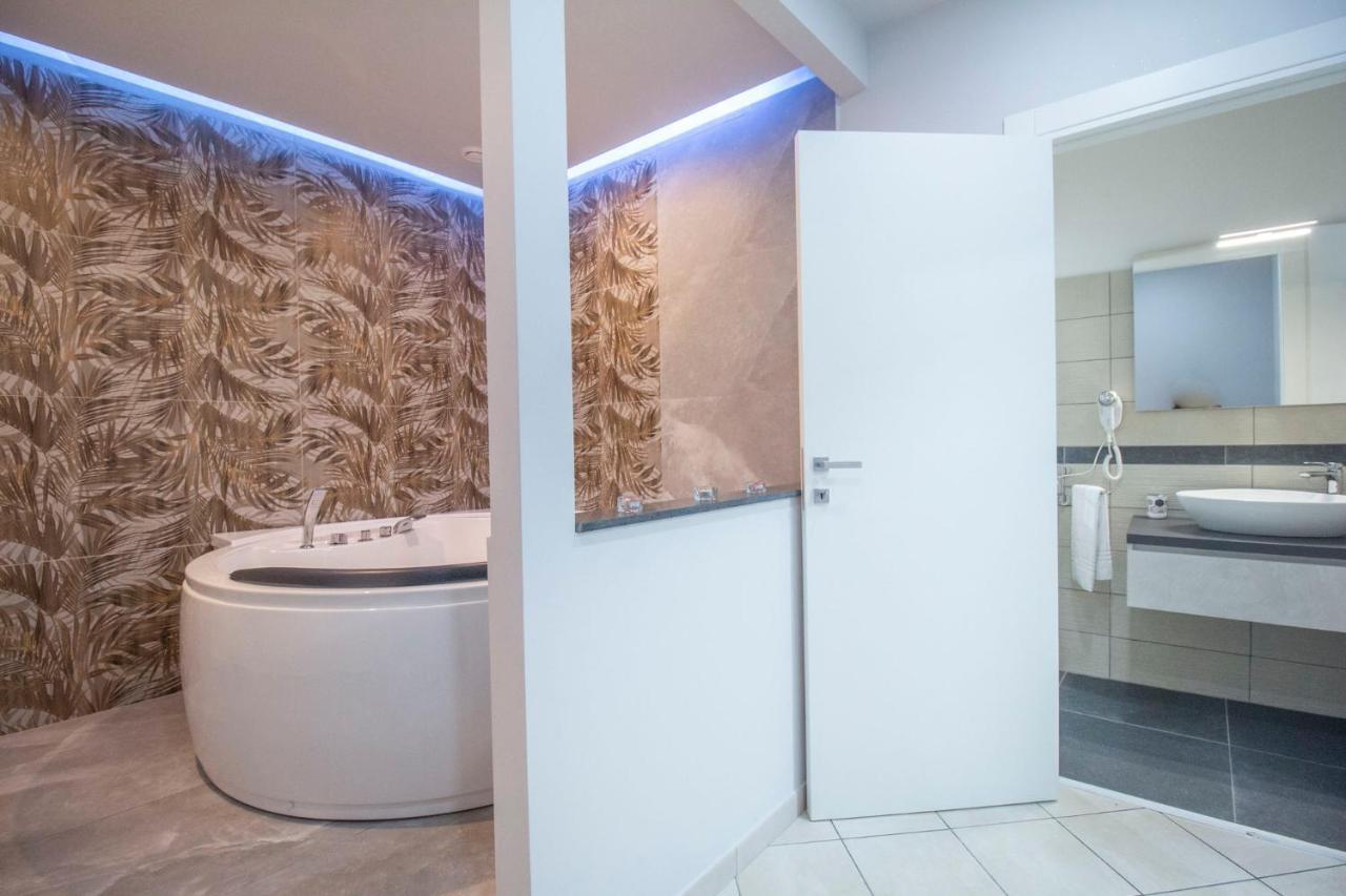 Royal Playa Suite And Apartament -Private Parking- Self Chek Out คาตาเนีย ภายนอก รูปภาพ