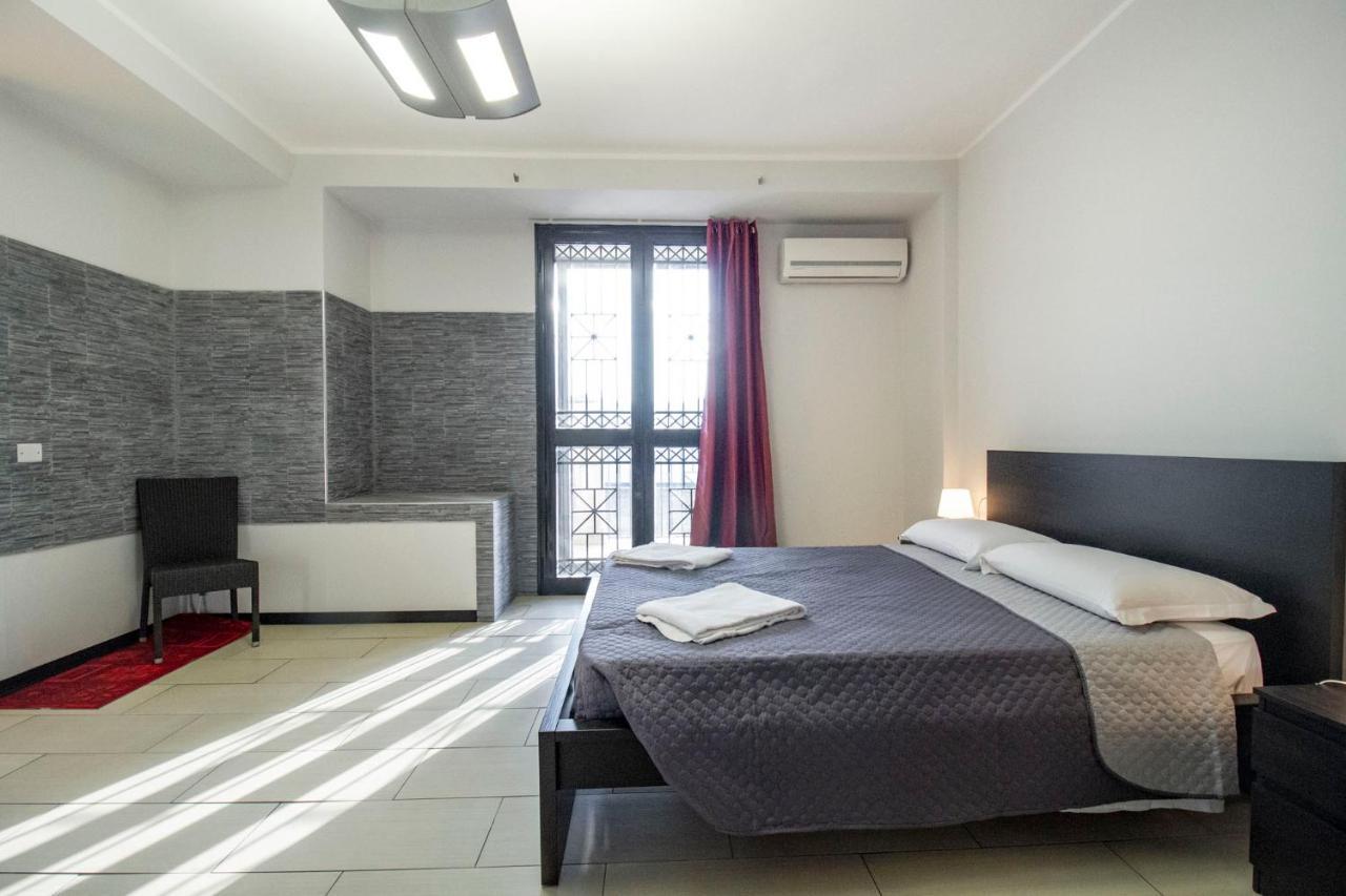 Royal Playa Suite And Apartament -Private Parking- Self Chek Out คาตาเนีย ภายนอก รูปภาพ